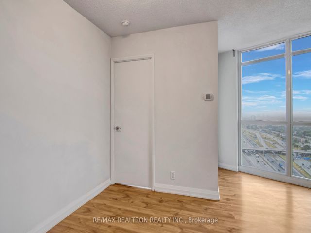 2307 - 5 Valhalla Inn Rd