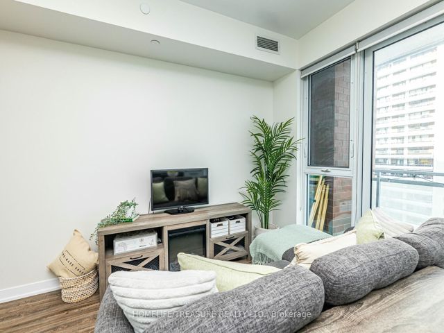 703 - 1830 Bloor St