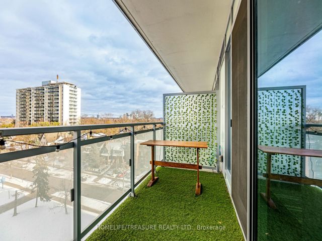 703 - 1830 Bloor St