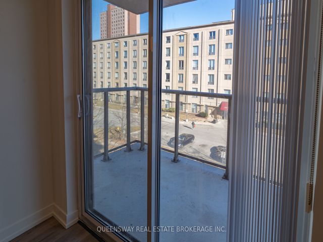 307 - 816 Lansdowne Ave