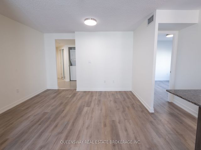 307 - 816 Lansdowne Ave