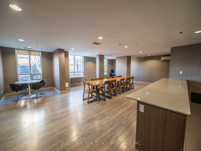 307 - 816 Lansdowne Ave