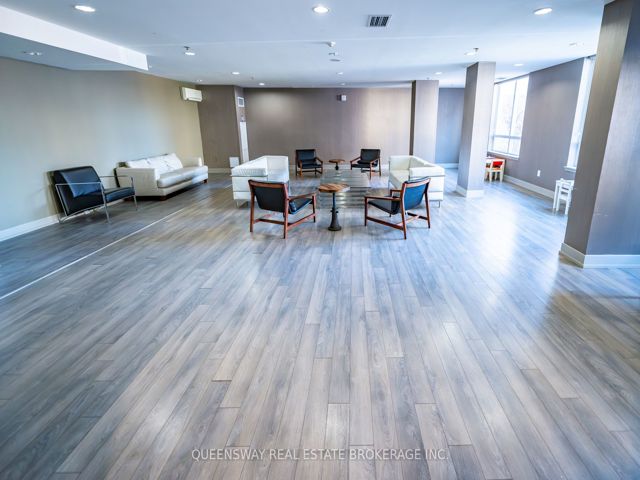 307 - 816 Lansdowne Ave