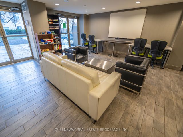 307 - 816 Lansdowne Ave