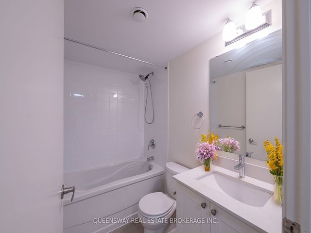 307 - 816 Lansdowne Ave