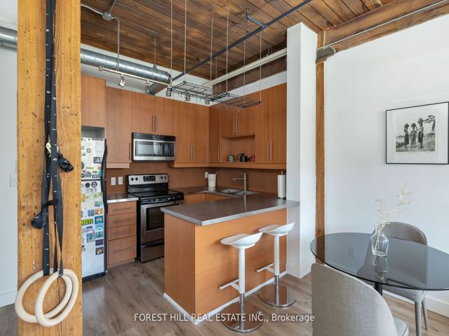 105 - 2154 Dundas St W