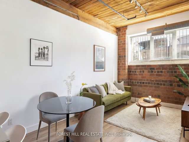105 - 2154 Dundas St W