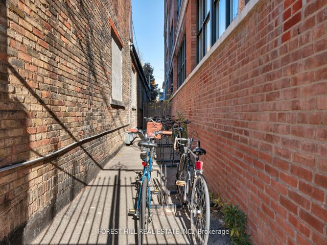 105 - 2154 Dundas St W