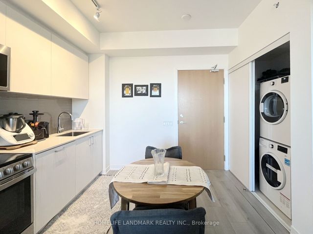 814 - 1787 St Clair Ave W