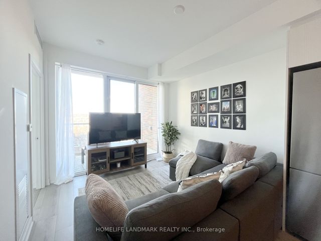 814 - 1787 St Clair Ave W