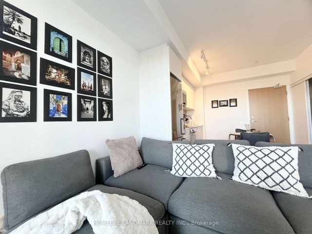 814 - 1787 St Clair Ave W