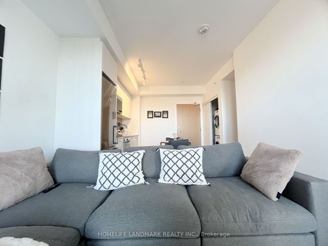 814 - 1787 St Clair Ave W