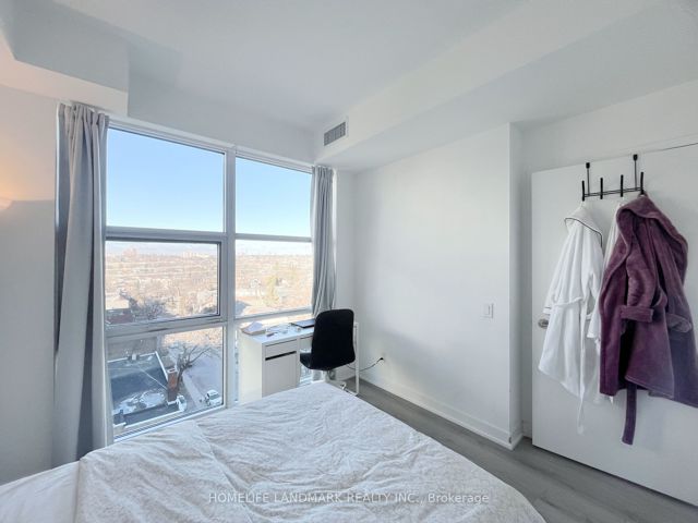 814 - 1787 St Clair Ave W