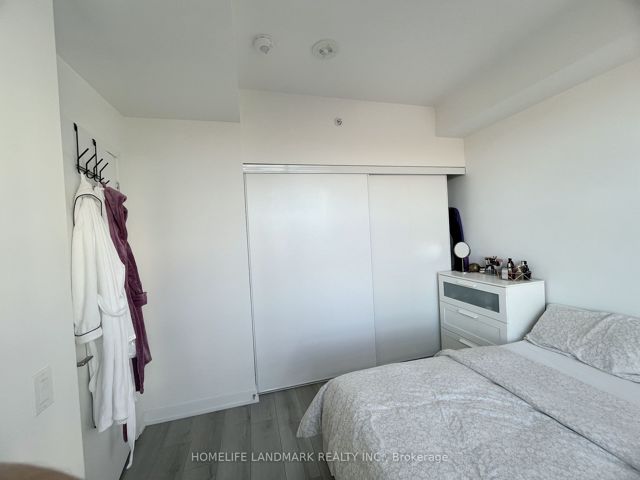 814 - 1787 St Clair Ave W