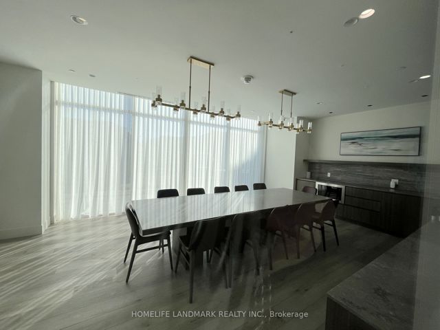 814 - 1787 St Clair Ave W