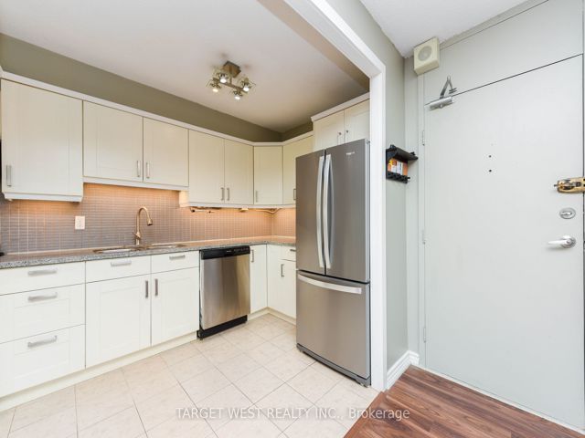 1304 - 240 Scarlett Rd