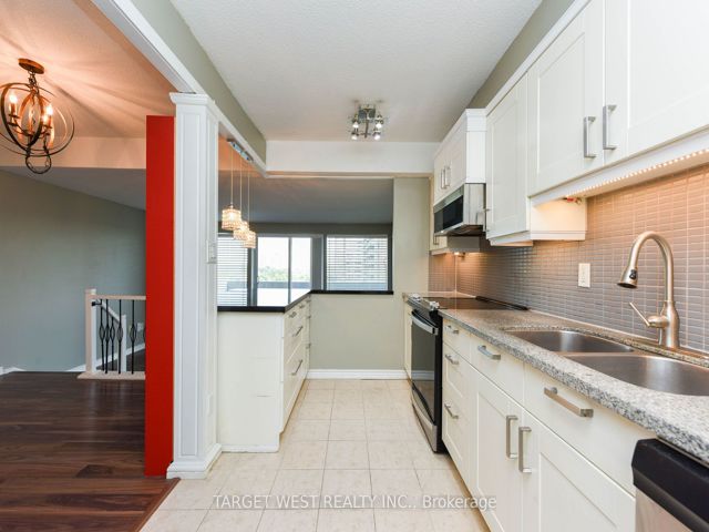 1304 - 240 Scarlett Rd