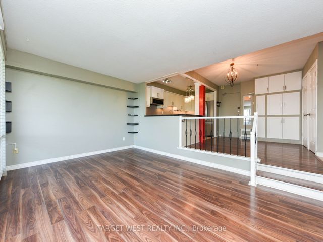 1304 - 240 Scarlett Rd
