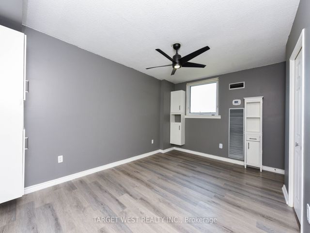 1304 - 240 Scarlett Rd
