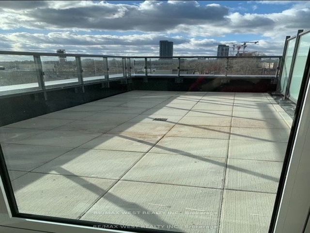 305 - 859 The Queensway Blvd W