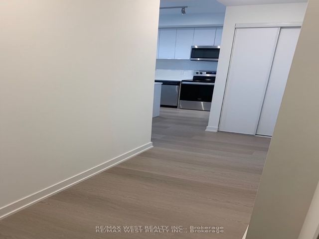 305 - 859 The Queensway Blvd W