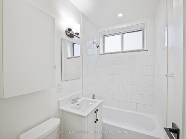 101 - 1111 Lawrence Ave W