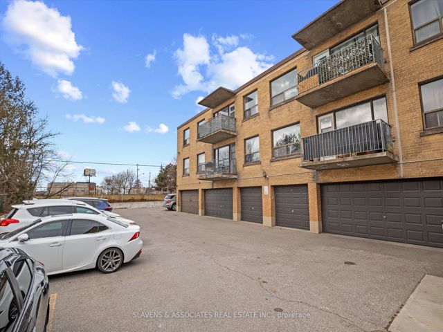 101 - 1111 Lawrence Ave W