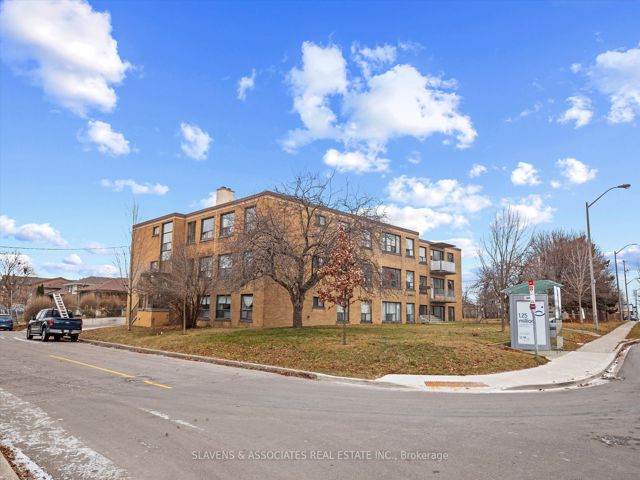 101 - 1111 Lawrence Ave W