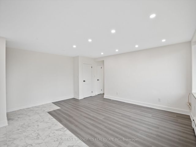 101 - 1111 Lawrence Ave W