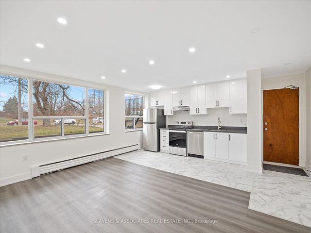 101 - 1111 Lawrence Ave W