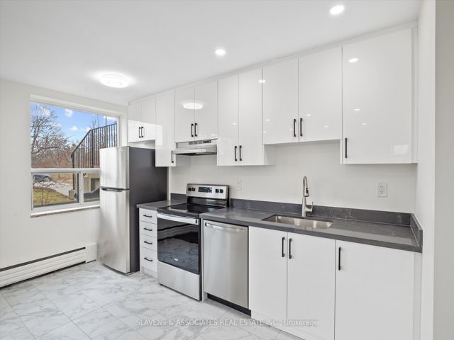 101 - 1111 Lawrence Ave W