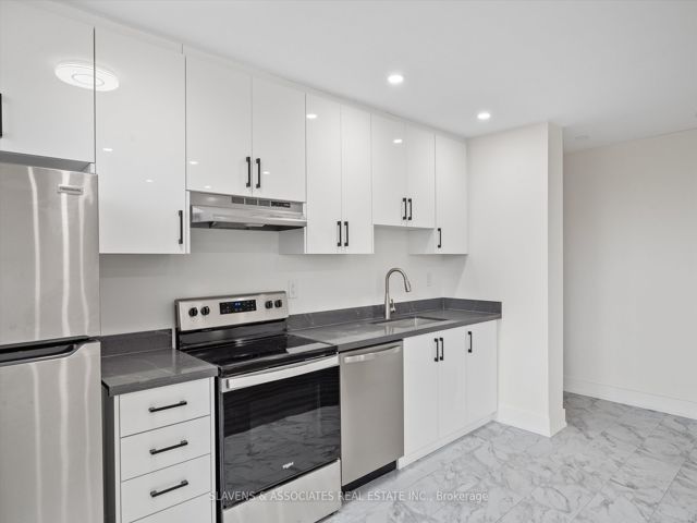 101 - 1111 Lawrence Ave W