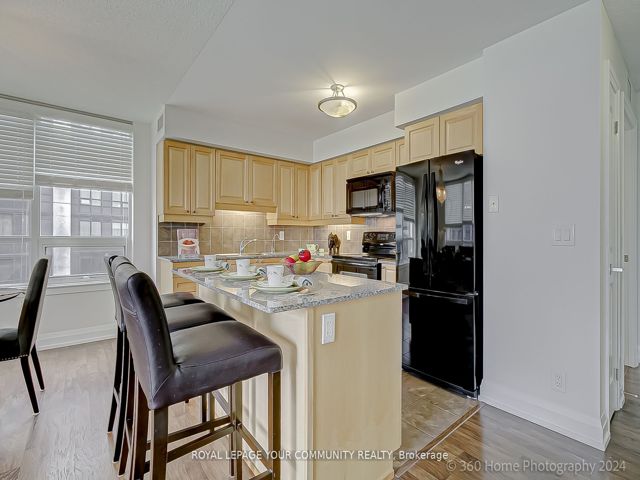 704 - 55 De Boers Dr