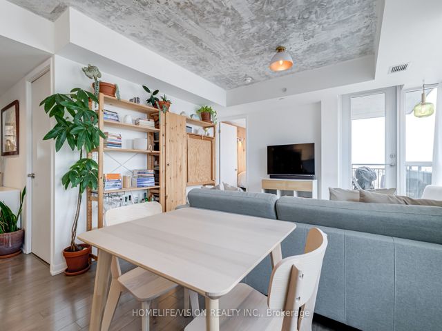 1205 - 3091 Dufferin St