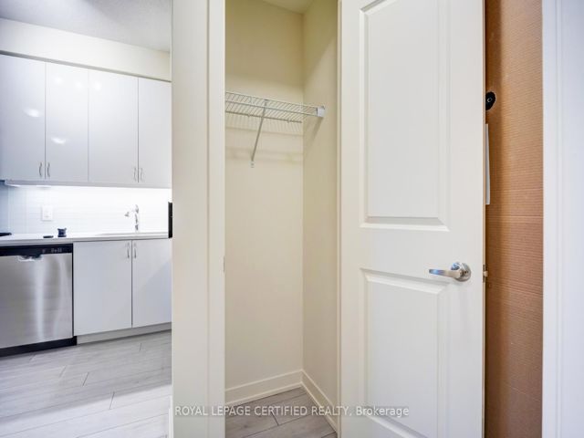 1103 - 38 Annie Craig Dr