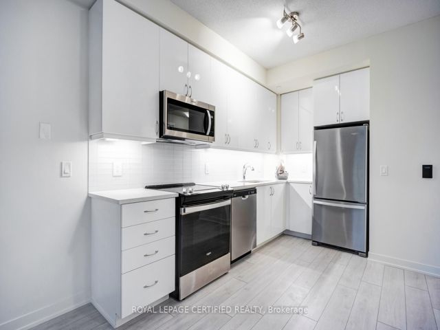 1103 - 38 Annie Craig Dr