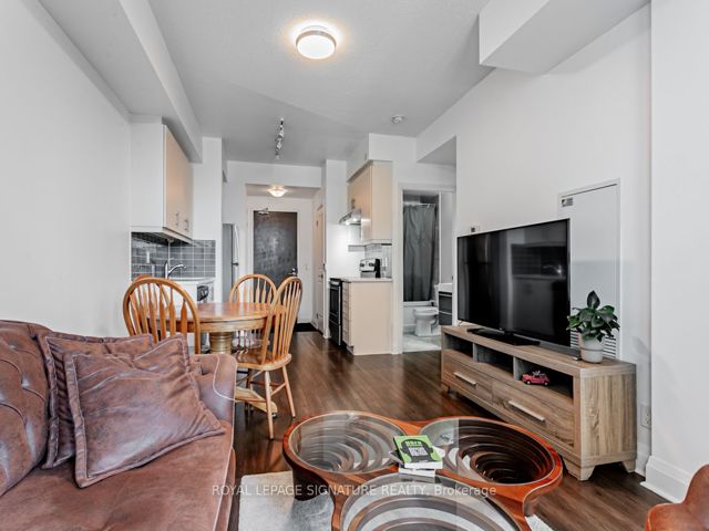 412 - 17 Zorra St