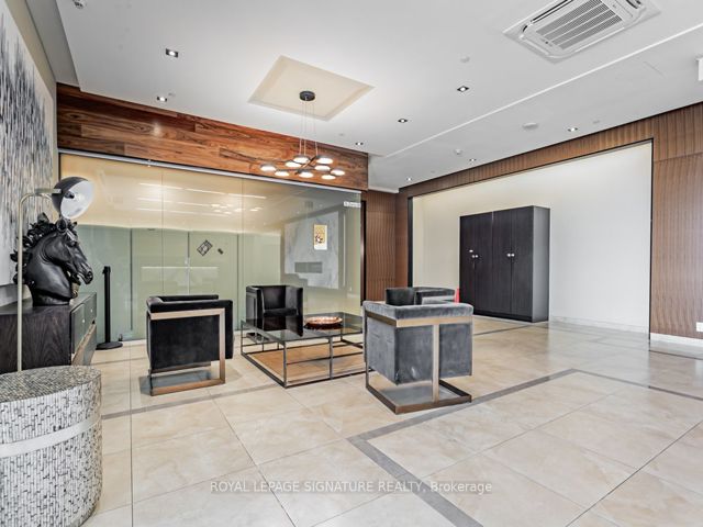412 - 17 Zorra St