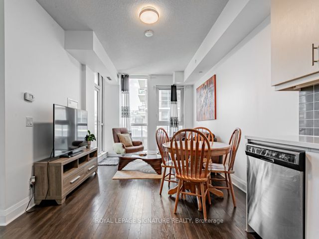 412 - 17 Zorra St