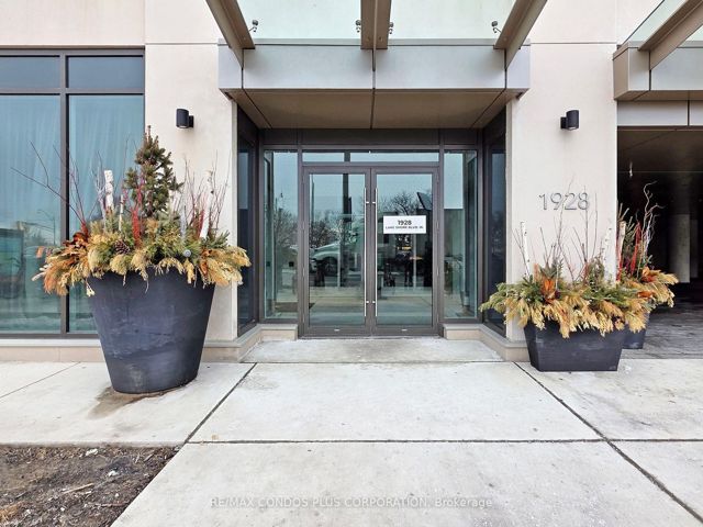 3701 - 1928 Lake Shore Blvd W