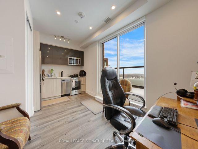 1214 - 3100 Keele St