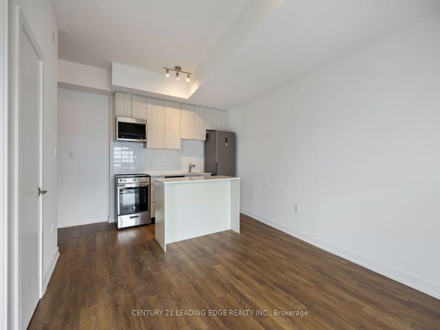 708 - 2433 Dufferin St