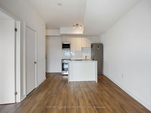 708 - 2433 Dufferin St