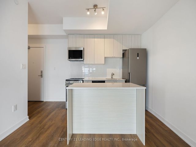 708 - 2433 Dufferin St