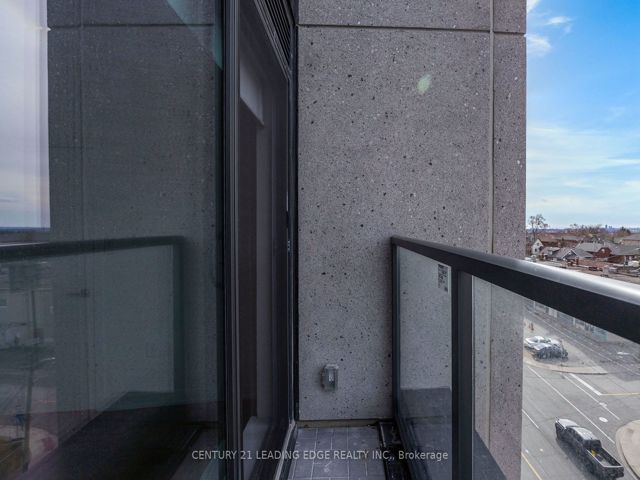 708 - 2433 Dufferin St
