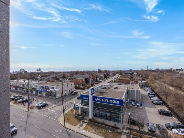 708 - 2433 Dufferin St