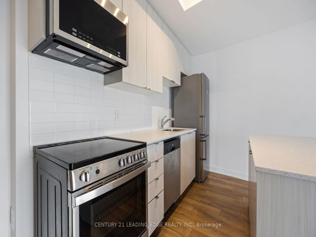 708 - 2433 Dufferin St