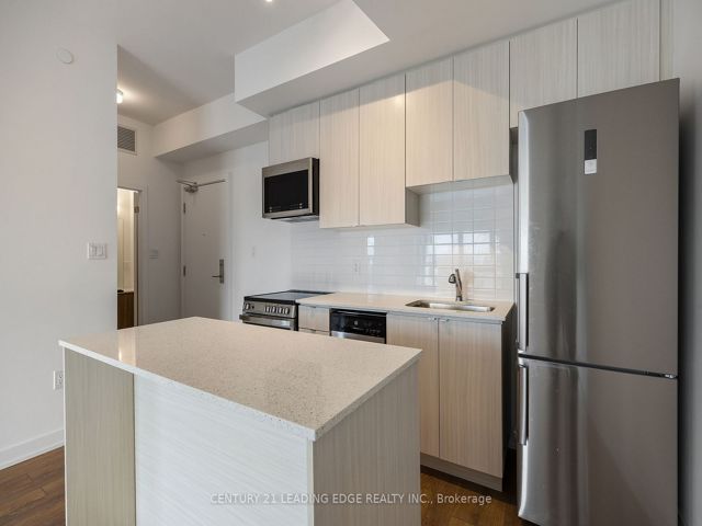 708 - 2433 Dufferin St