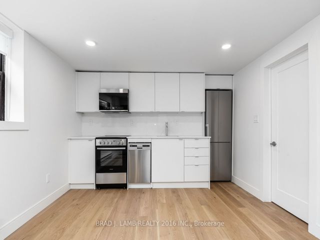 16 - 28 Maynard Ave S