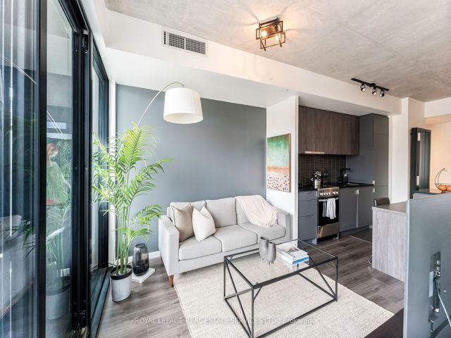 310 - 7 Smith Cres